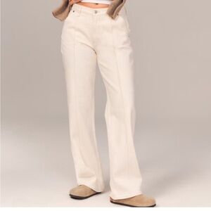 Abercrombie & Fitch Cream Baggy Mid-Rise Curve Love